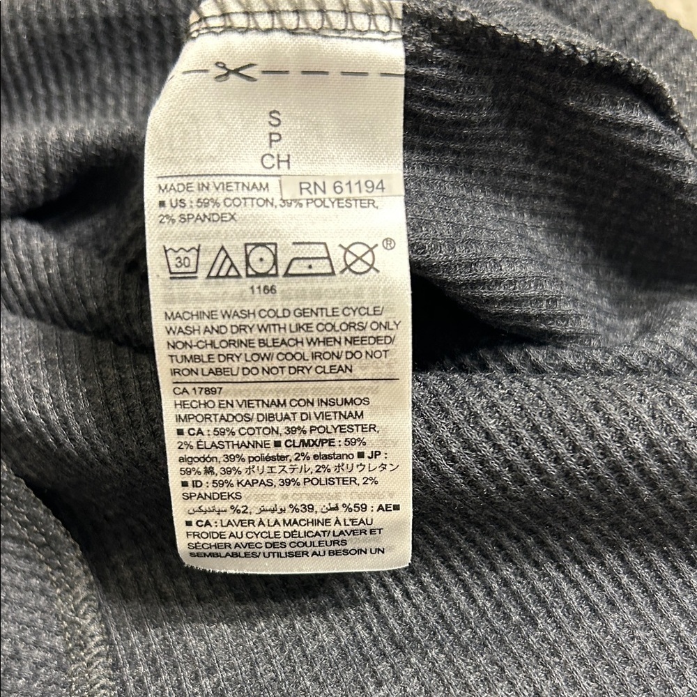 Set of White and Black Long Sleeve Shirts - Picture 7 of 8